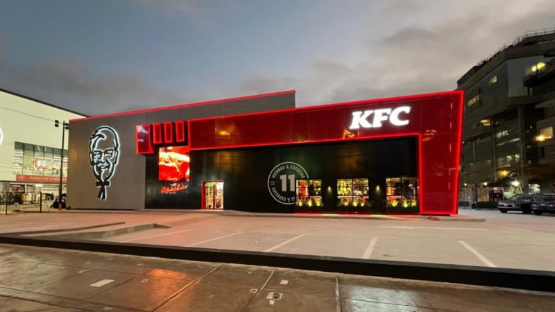 KFC INAUGURA SU TIENDA MÁS MODERNA Y GRANDE EN EL PERÚ: UNAAPUESTA DIGITAL Y FUTURISTA LLEGA AL DISTRITO DE SURCO