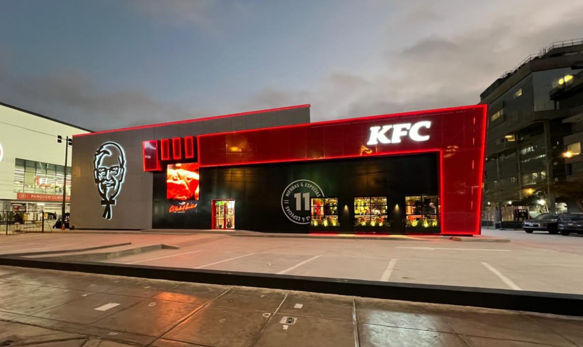 KFC INAUGURA SU TIENDA MÁS MODERNA Y GRANDE EN EL PERÚ: UNAAPUESTA DIGITAL Y FUTURISTA LLEGA AL DISTRITO DE SURCO