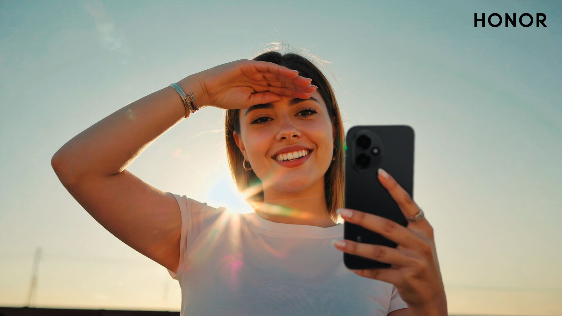 HONOR explica: ¿Qué son nits y por qué tu pantalla los necesita en verano?