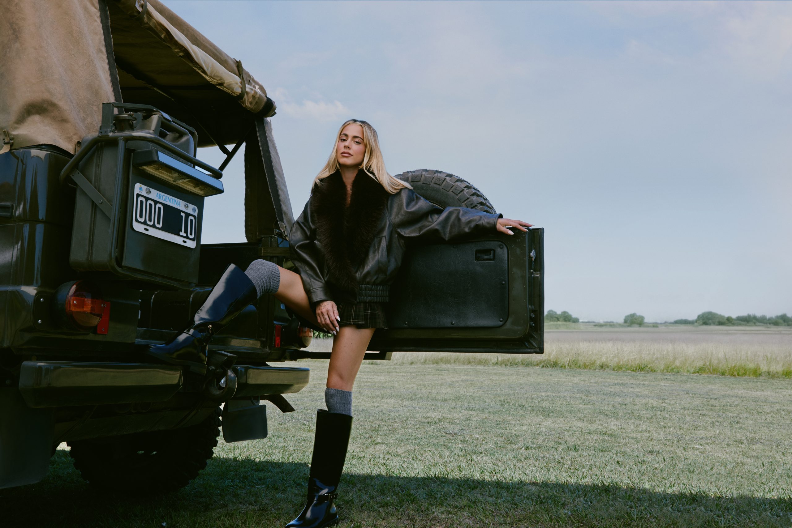 Tini presenta «New British»: Lo último en tendencia con la nueva colección de Index y Marquis
