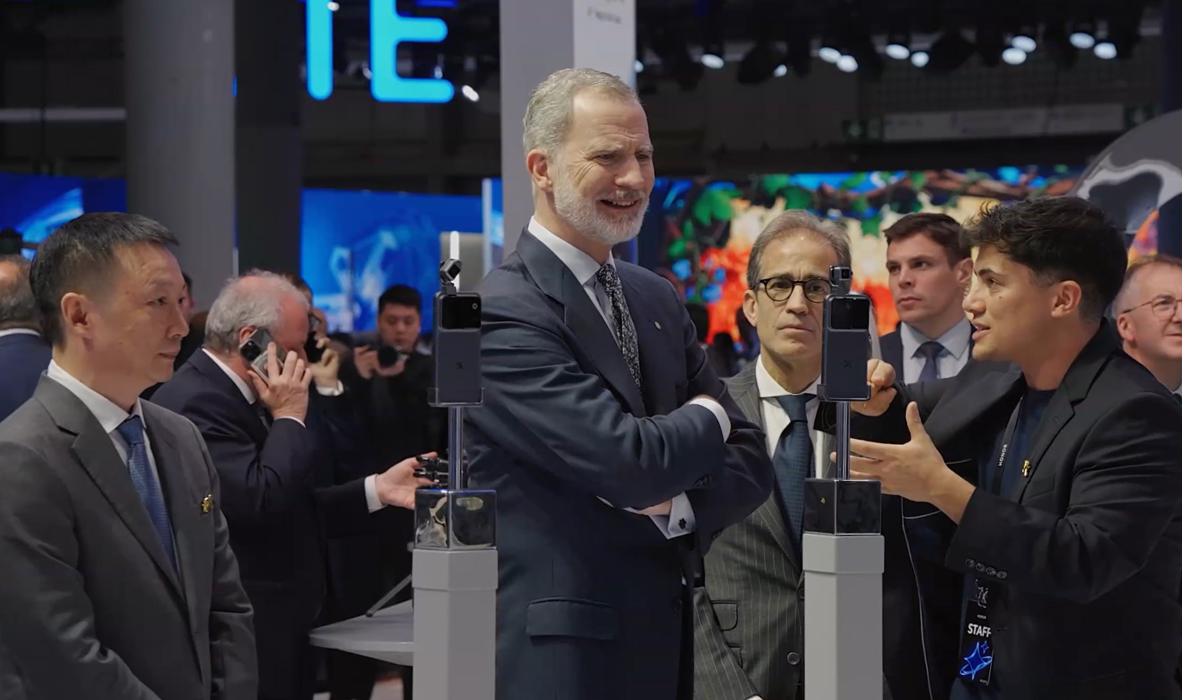 Rey Felipe VI de España inauguró edición 20 del MWC y conoció el HONOR Robot Phone y el ecosistema AIoT de HONOR