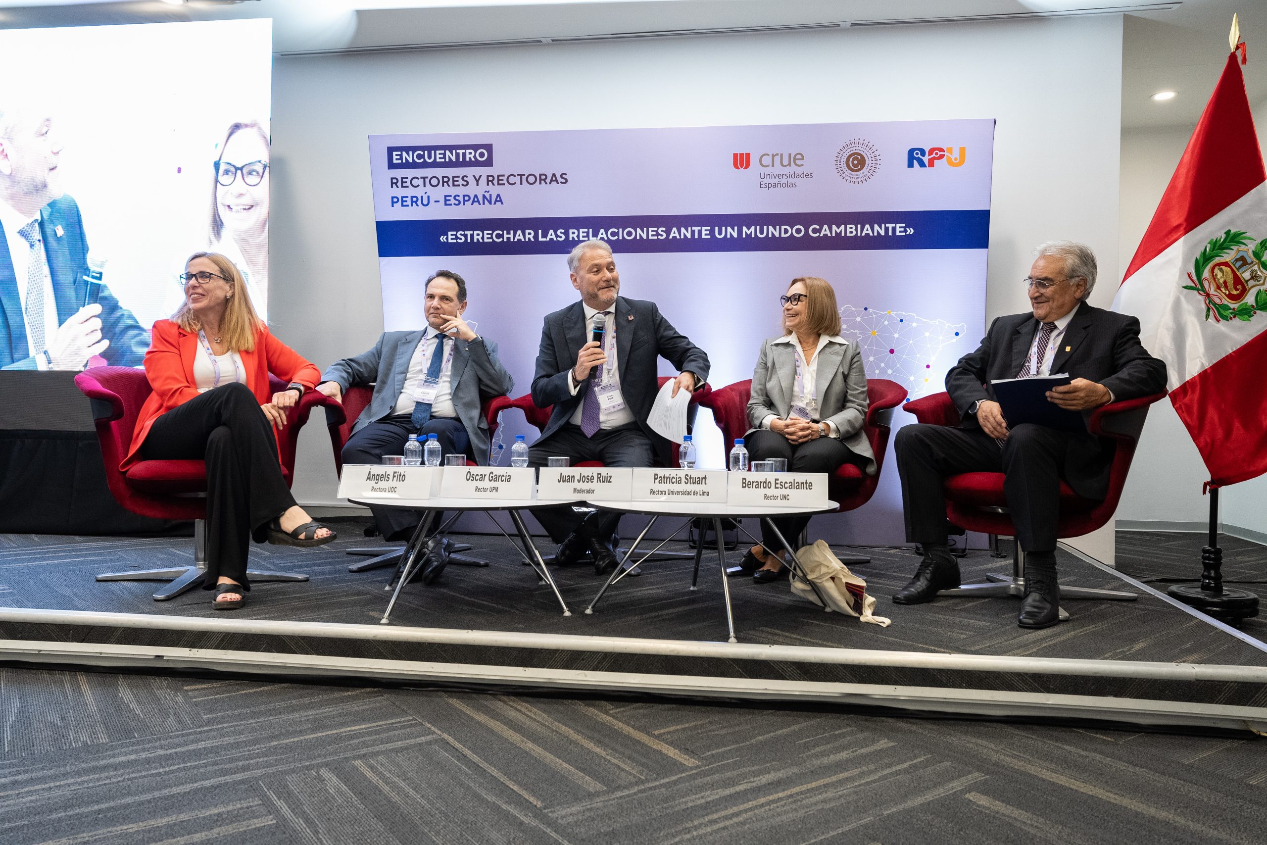 Inteligencia artificial y educación superior: rectores de Perú y España debaten los desafíos para el futuro de la universidades
