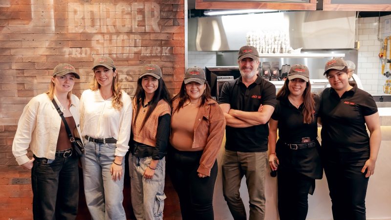 Juicy Lucy reabre su local en Jockey Plaza siguiendo su estrategia de renovación de imagen