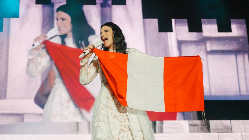 LAURA PAUSINI Ratificó su eterno romance con el Perú!