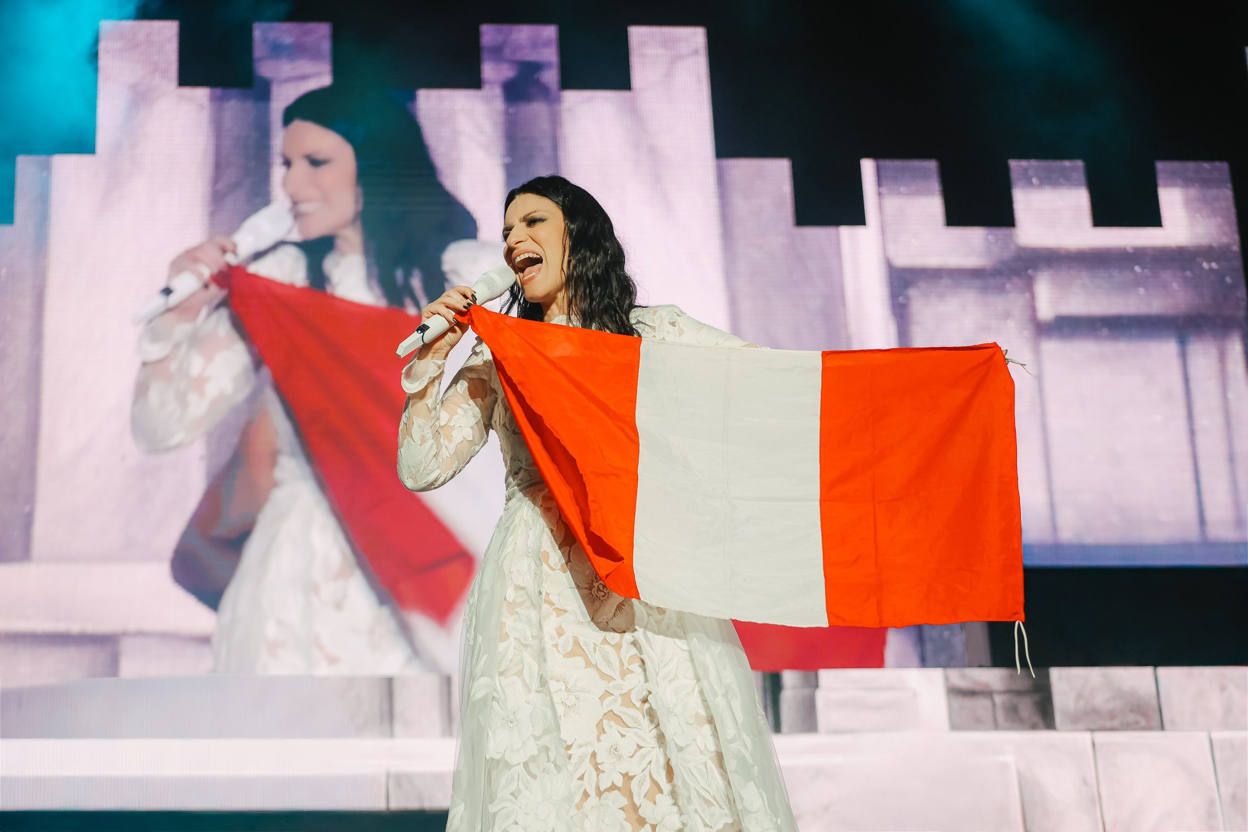 LAURA PAUSINI Ratificó su eterno romance con el Perú!