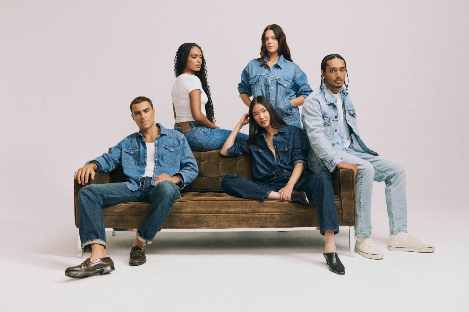 3 jeans para tu signo zodiacal: encuentra el denim que vibra contigo