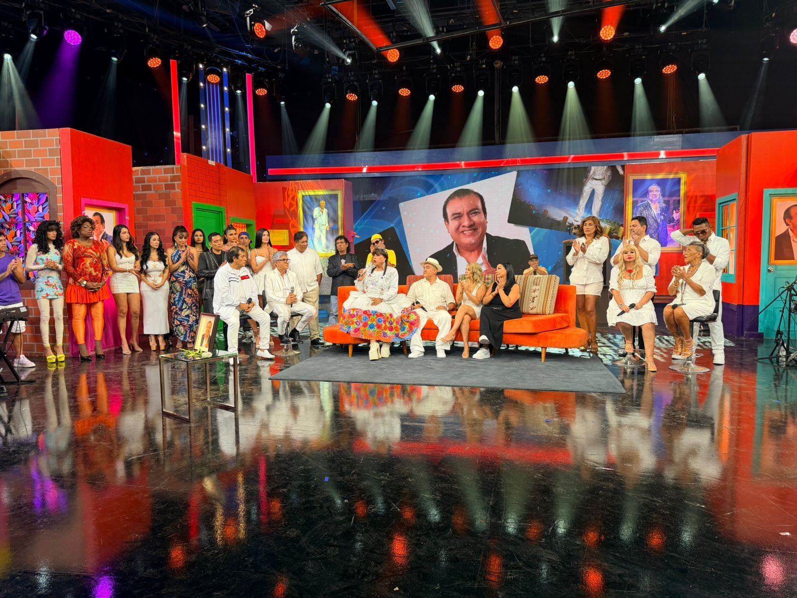 El Reventonazo de la Chola rinde homenaje a Manolo Rojas