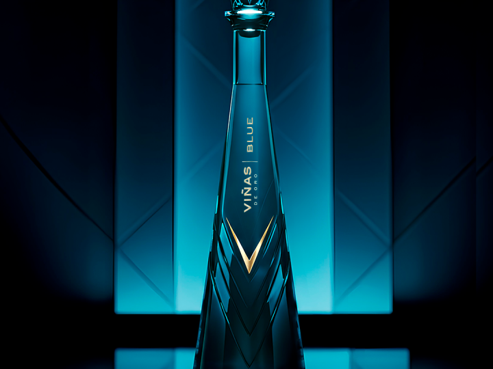 Perú tiene su primer pisco ultra lujo: así nació Viñas de oro Blue, el destilado que ya compite con los grandes del mundo