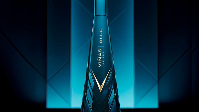 Perú tiene su primer pisco ultra lujo: así nació Viñas de oro Blue, el destilado que ya compite con los grandes del mundo