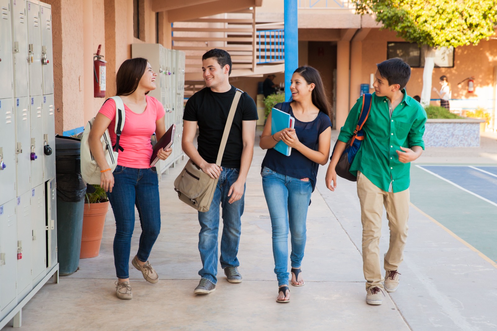 Acompañar a los estudiantes desde la secundaria: claves para construir su camino hacia la universidad y el futuro profesional