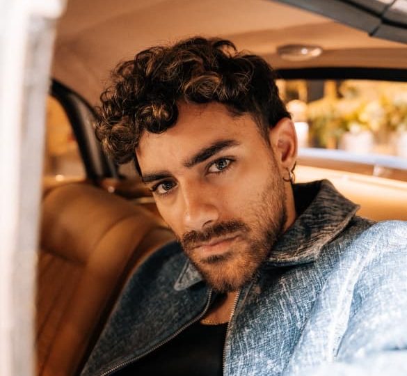 Austin Palao marca tendencia con el lanzamiento de su nuevo sencillo ‘Textos’