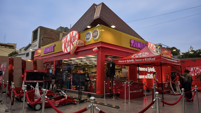 Tambo y KitKat se unen para inaugurar la primera tienda flagship de la marca con la cadena