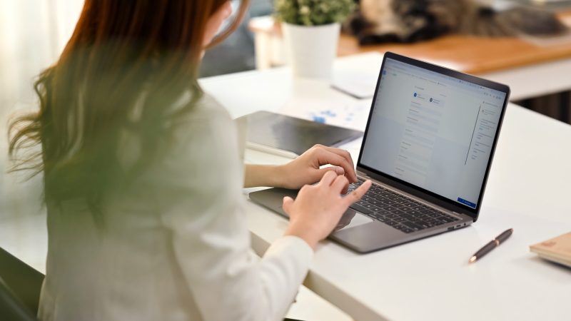 El riesgo de la información atrapada en los contratos y cómo la IA ayuda a convertirla en inteligencia de negocio