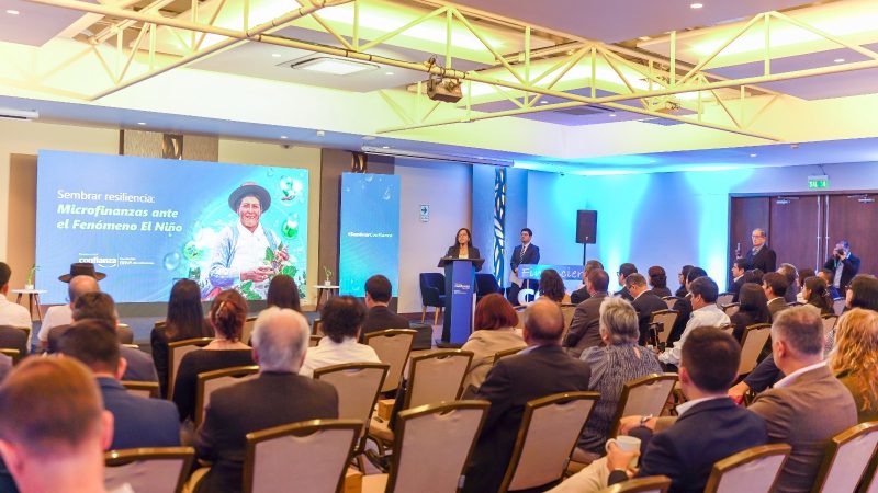 32,8% DE PERUANOS ESTÁ EN RIESGO DE VOLVER A LA POBREZA PESE A HABERLA SUPERADO