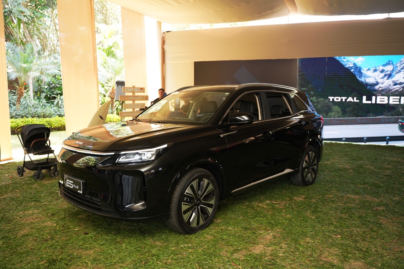 DFSK PERÚ CUMPLE 20 AÑOS Y LO CELEBRACON EL LANZAMIENTO DE LA E5 PLUS, SU NUEVA SUV HÍBRIDA ENCHUFABLE DE TRES FILAS