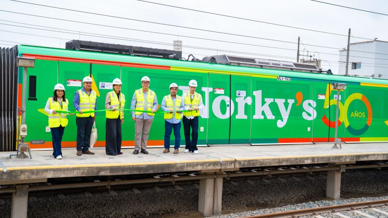 NORKY’S LLEVA SUS 50 AÑOS A LA LÍNEA 1 Y CONVIRTIÓ EL RECORRIDO COTIDIANO DE LIMA EN PARTE DE SU CELEBRACIÓN