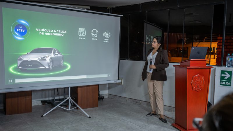 Bomberos de Lima Norte reciben capacitación para atender vehículos híbridos auto-recargables, híbridos enchufables y eléctricos