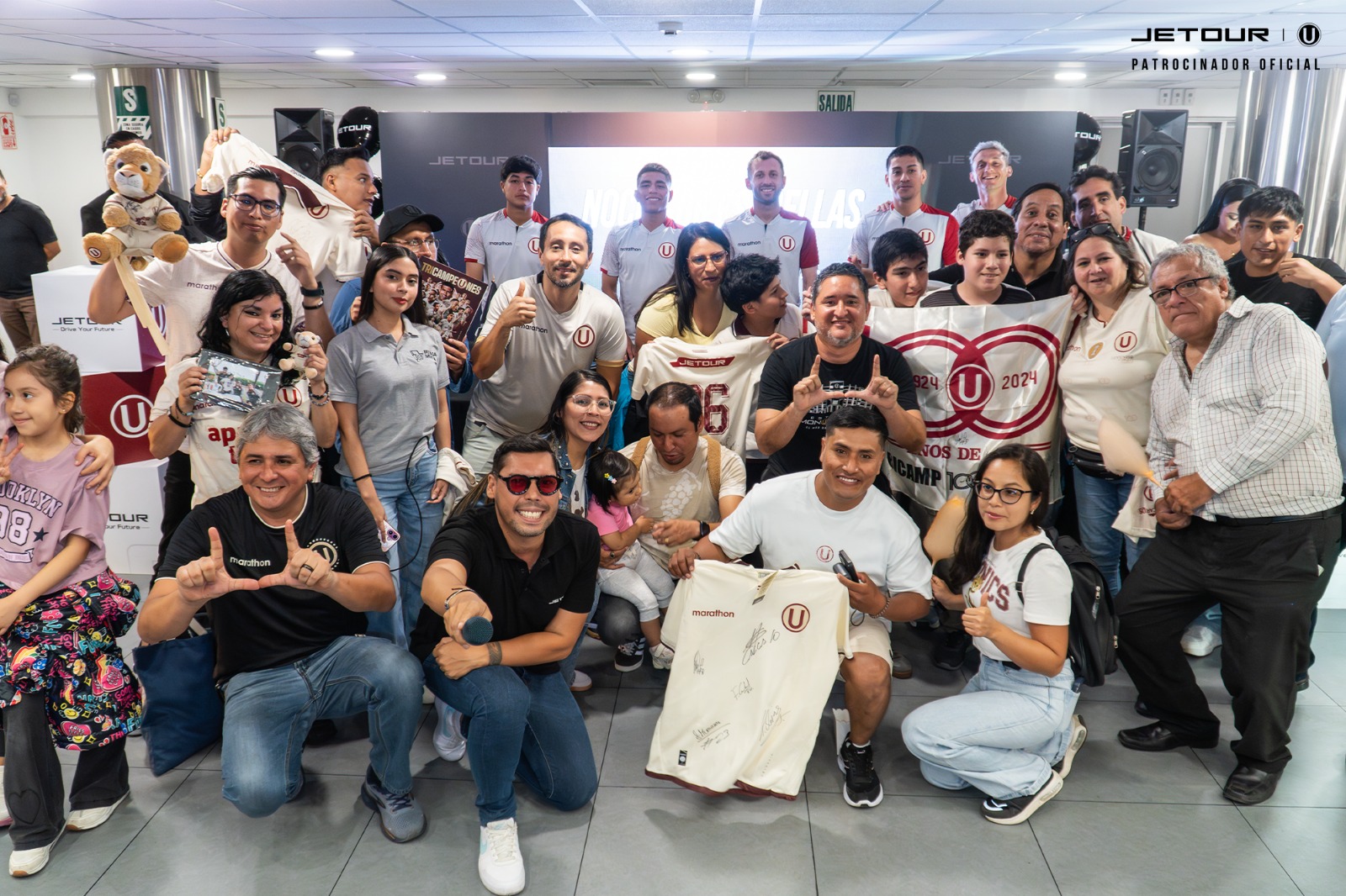 Jetour llevó a los hinchas de Universitario a vivir una noche junto a sus ídolos en “La Noche de las Estrellas” 