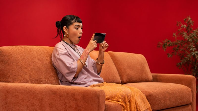 ¿Ves series y películas desde el celular? Cuatro aspectos a considerar al elegir un smartphone