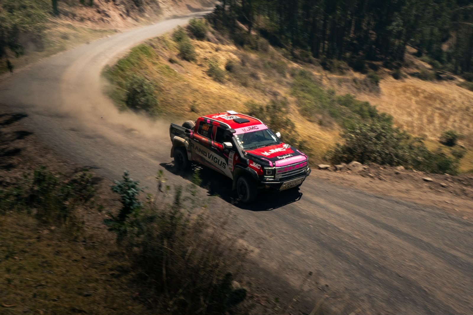 JMC se pone a prueba y conquista el triple podio en Caminos del Inca 2026
